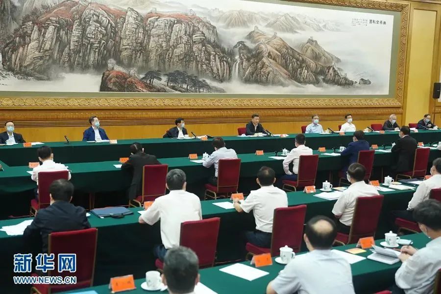 周育先参与企业家座谈会：要弘扬企业家心灵，敢于创新，阐扬好央企的龙头带作为用