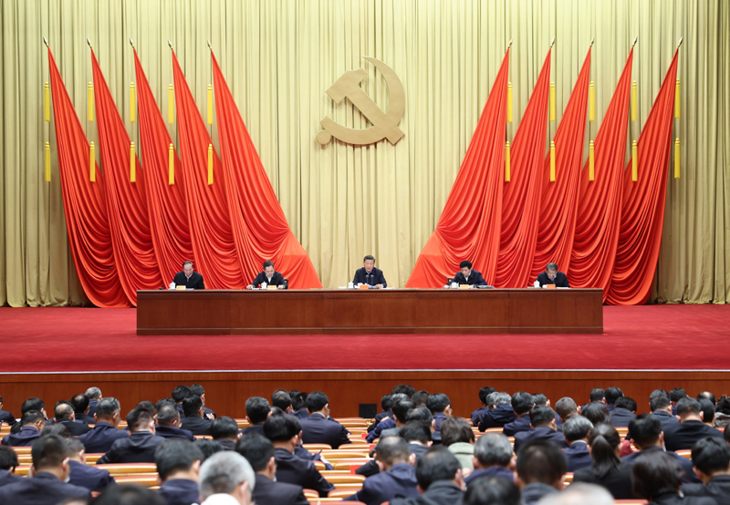 3月1日，2022年春季学期中央党校（国度行政学院）中青年干部培训班在中央党？。中共中央总书记、国度主席、中央军委主席习近平在开班式上颁发重要讲话。 新华社记者 刘彬 摄